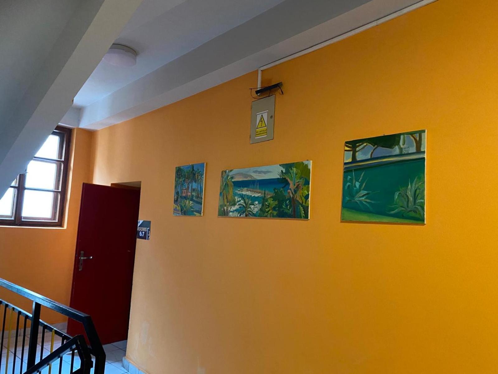 Art Space Hostel *