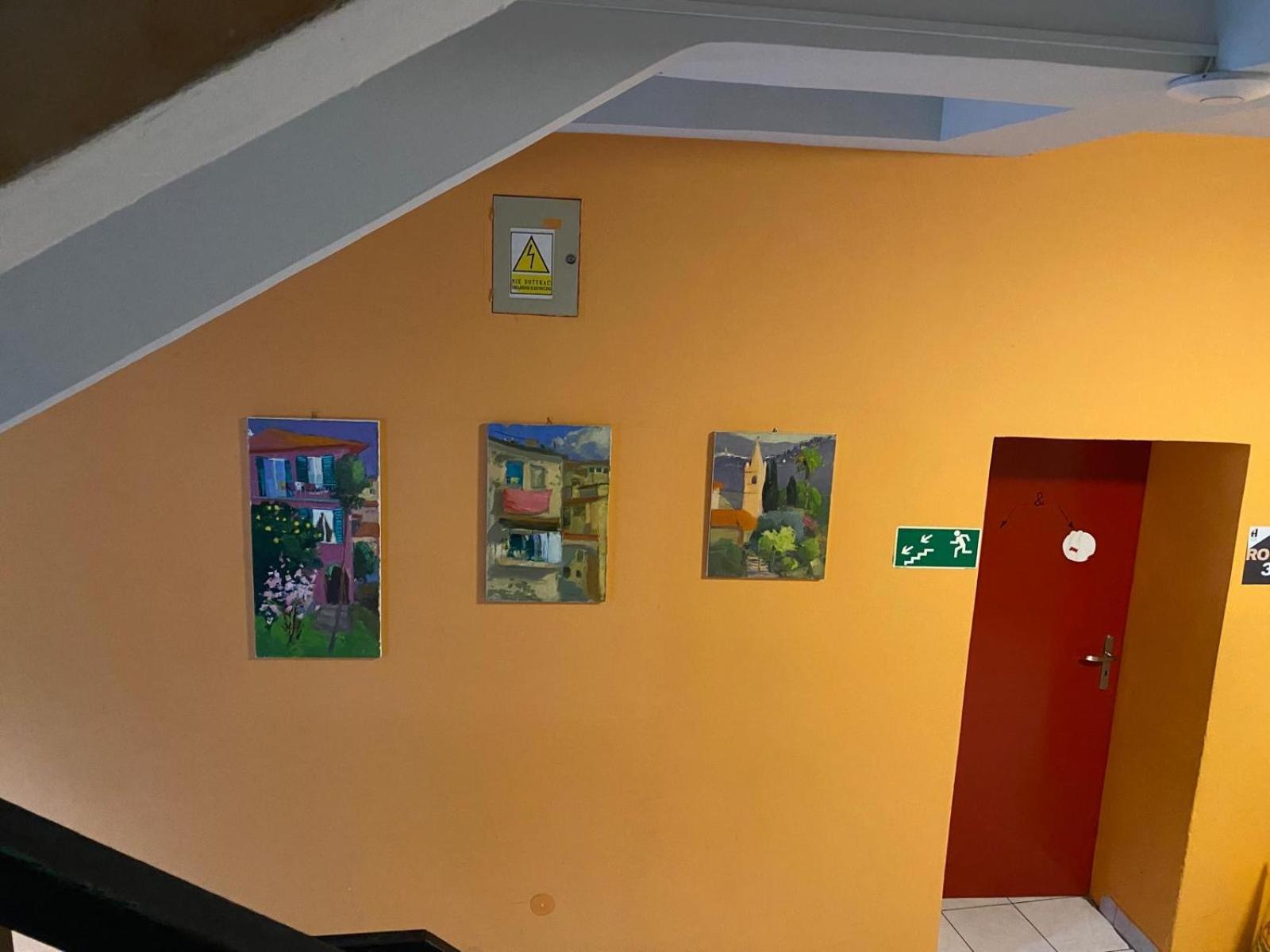 Hostel Art Space *