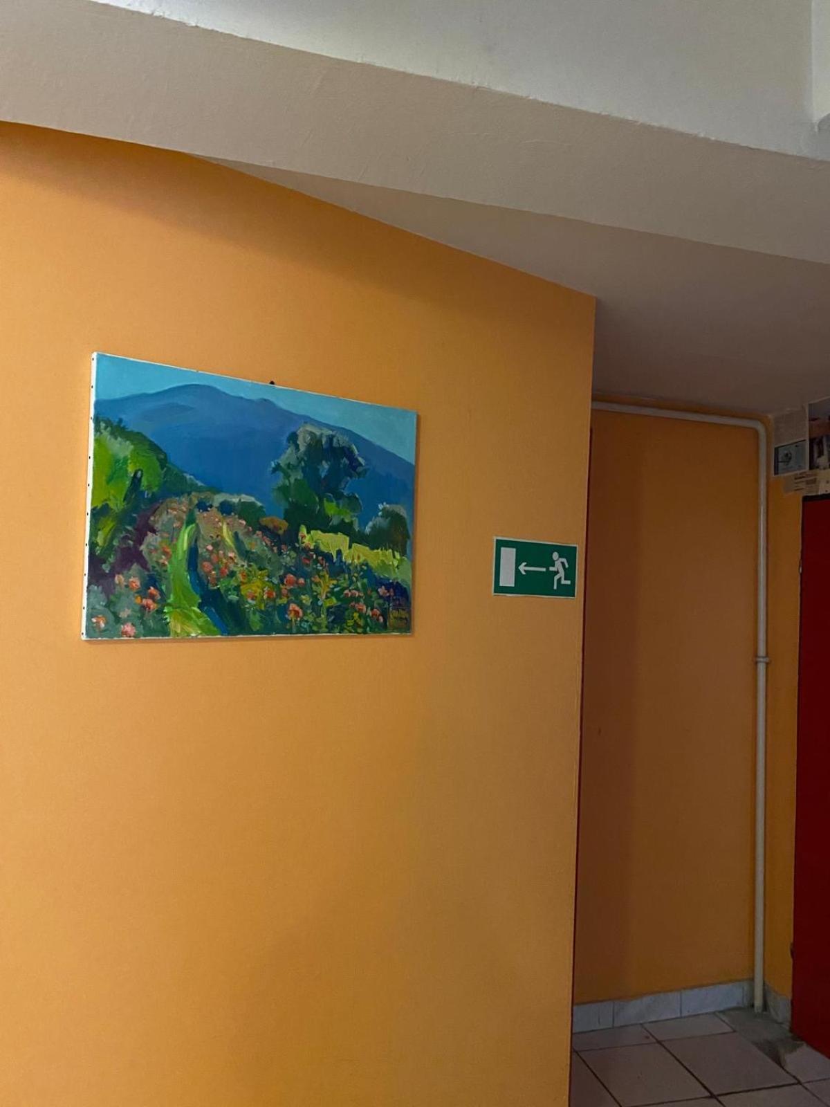 Hostel Art Space *
