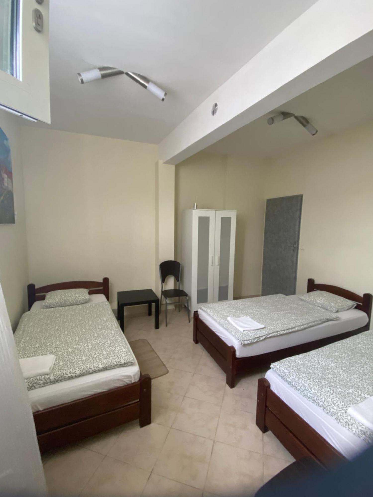 Art Space Hostel *